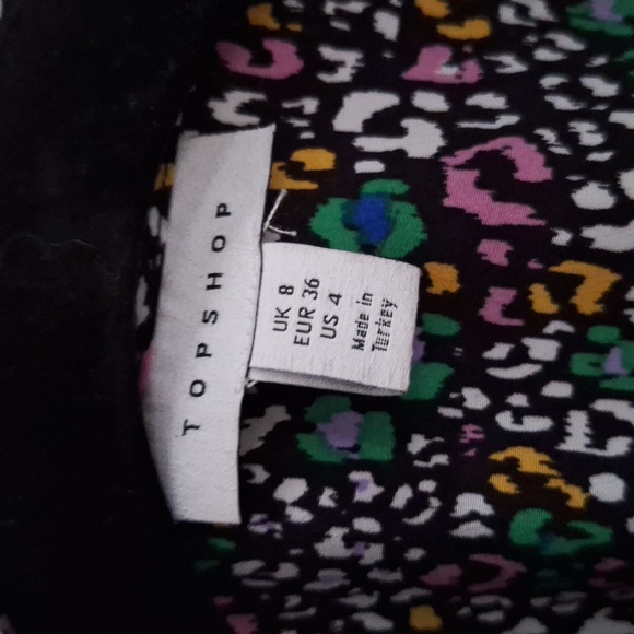 Pretty floral button down blouse [S] - Picture 3 of 5